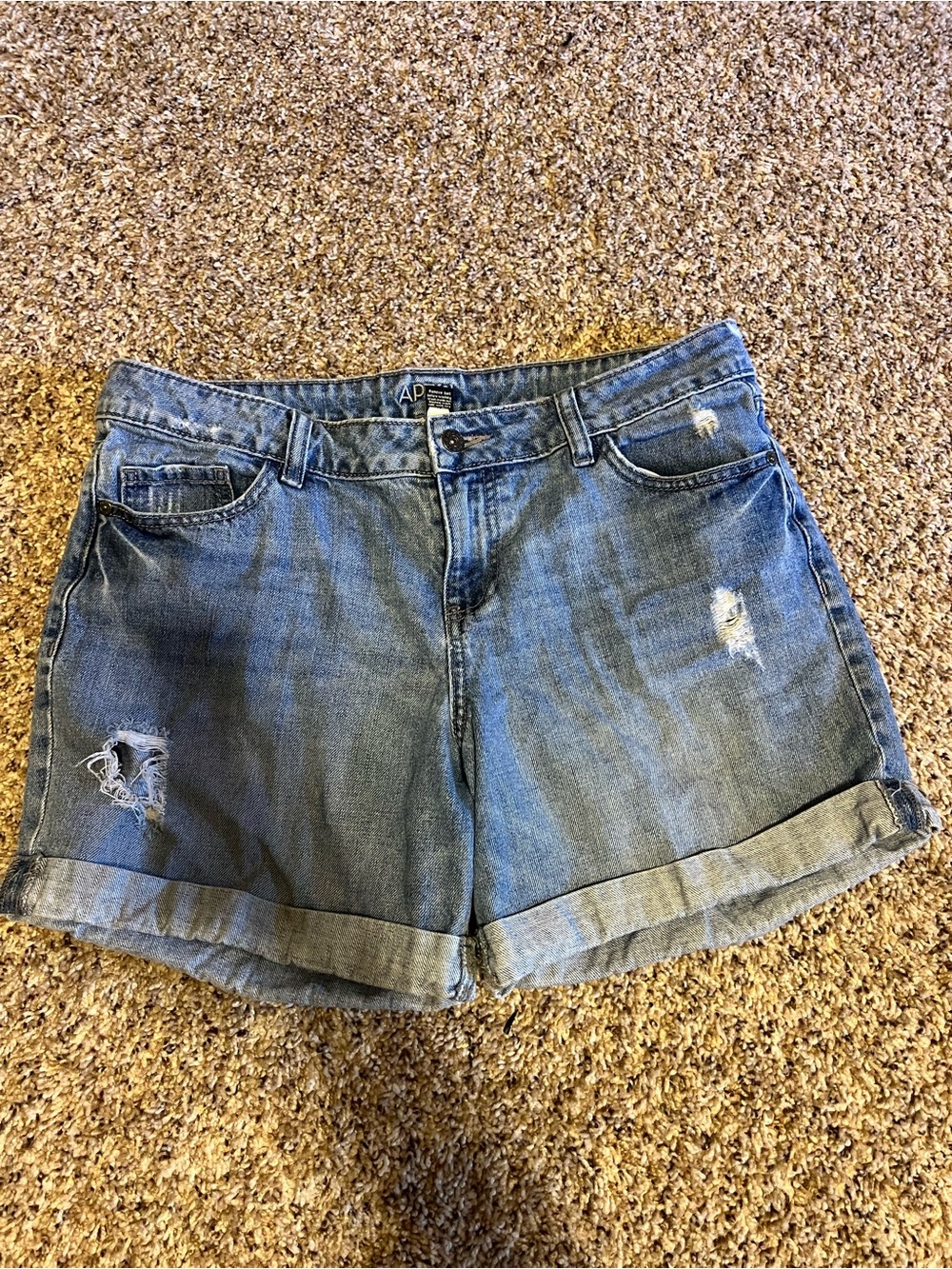 Apt. 9 Light Blue Rolled Hem Distressed Denim 100% Cotton Shorts ❤️